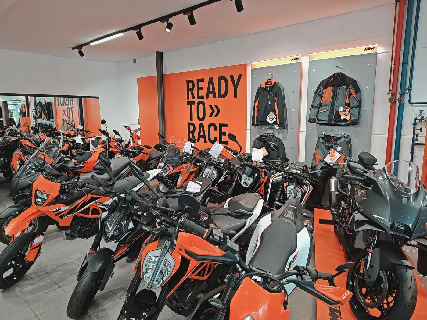 KTM Motorräder bei Moto-Center WEST St. Gallen KTM Motorräder bei Moto-Center WEST St. Gallen