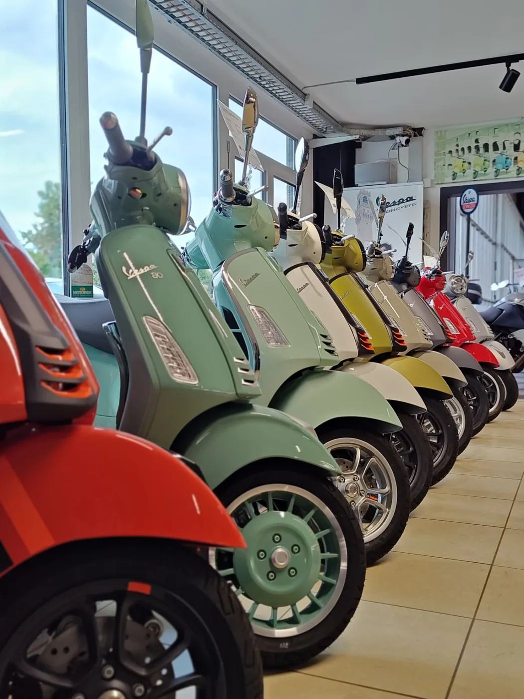 Vespa Roller bei Moto-Center WEST St. Gallen Vespa Roller bei Moto-Center WEST St. Gallen